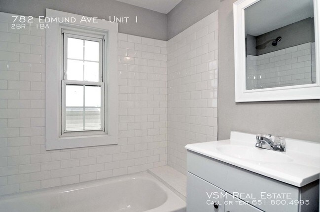 Building Photo - Renovated 2 Bed 1 Bath  in St Paul!!