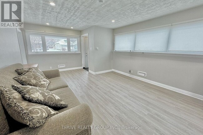 Building Photo - 7 Boullee St