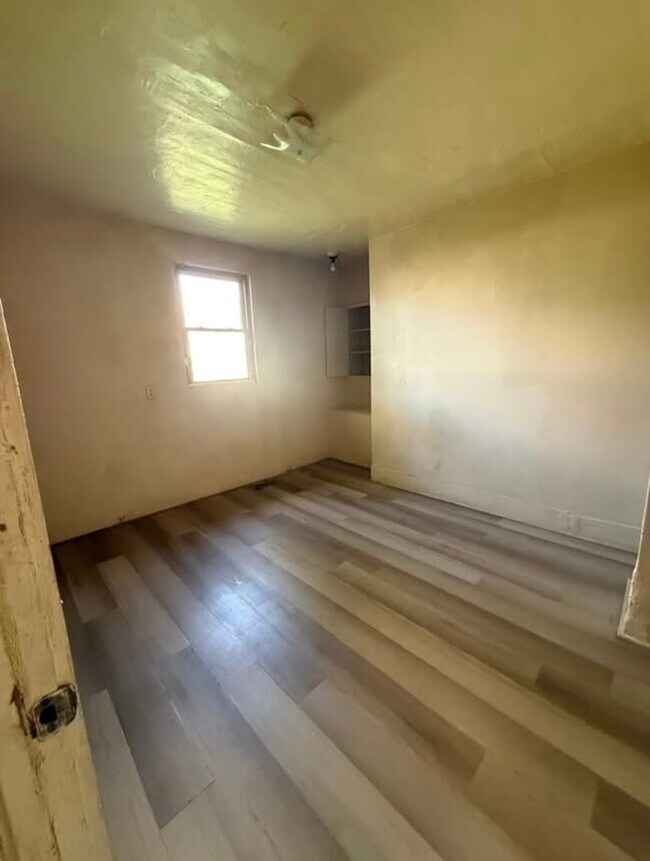 Foto del edificio - 1035 Elmhurst Ave
