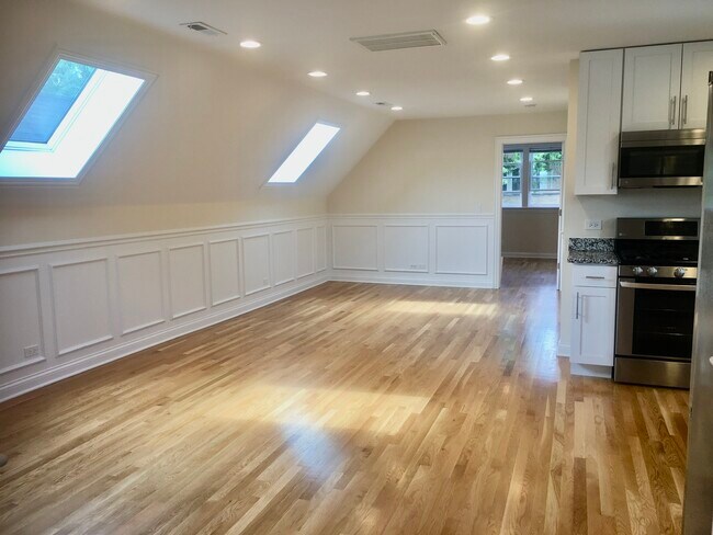 Building Photo - 3649 W Belle Plaine Ave