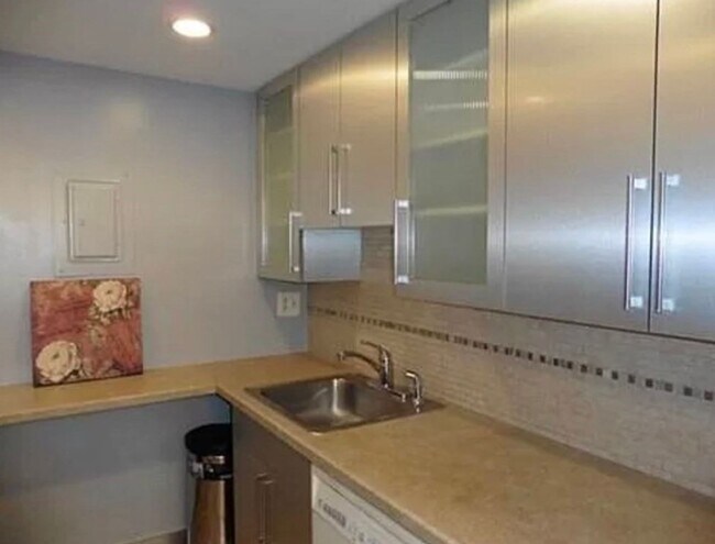 Foto del edificio - Chestnut Hill Condo
