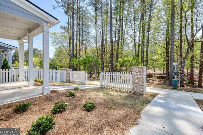 Building Photo - 625 Everett Ln