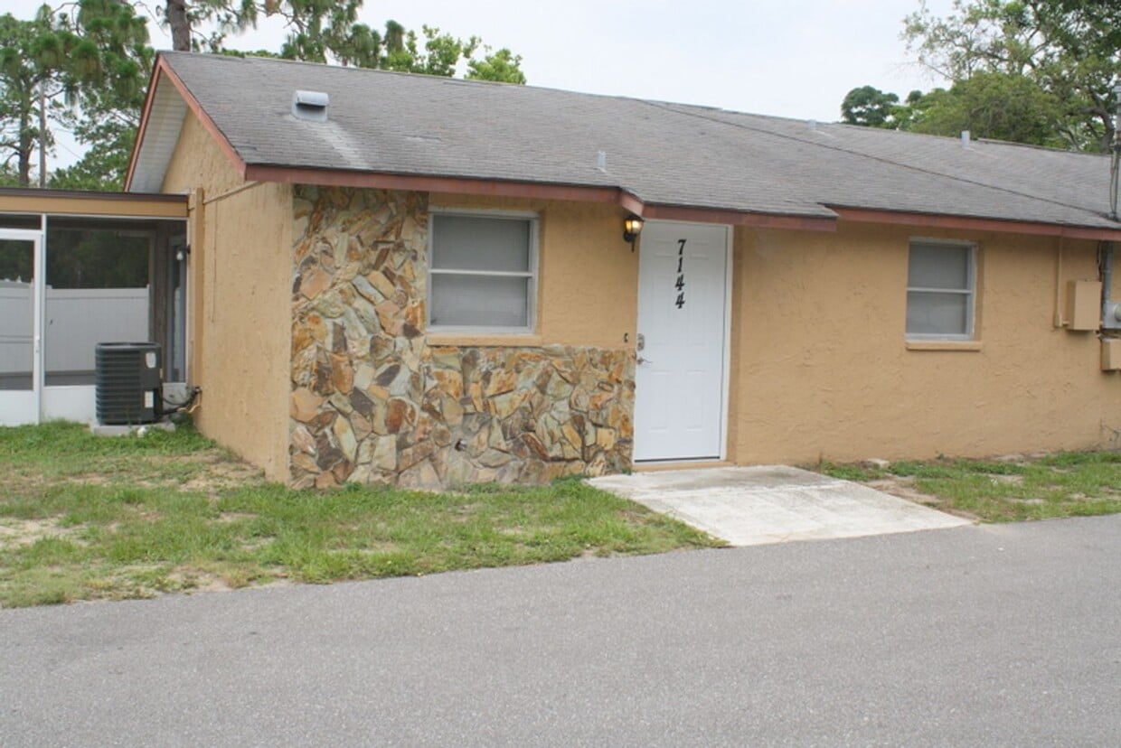 Foto principal - Updated 2 bed 1 bath
