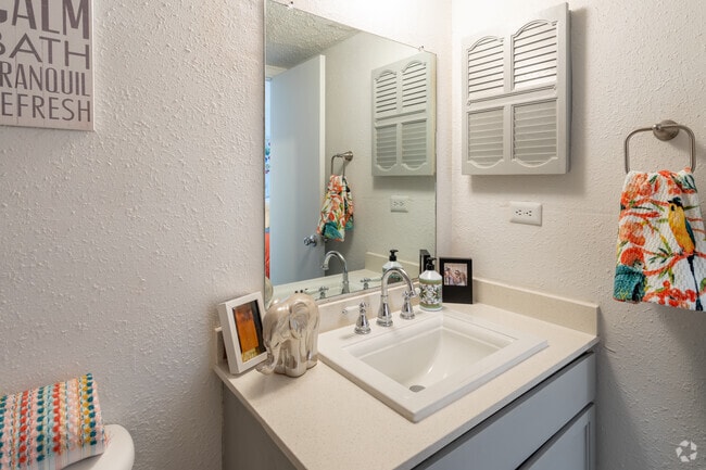 2BR, 2BA - 920SF - Mueller Flats Apartments