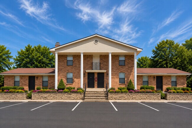 Foto del edificio - The Hunnington Townhomes