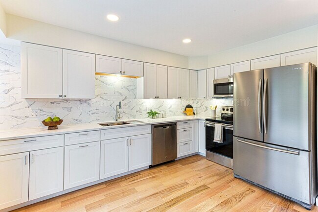 Building Photo - 475 St Andrews Dr