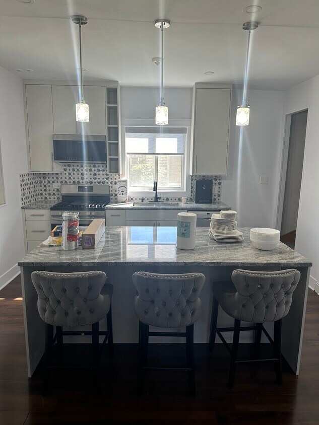 Foto principal - 7109 Keeler Ave