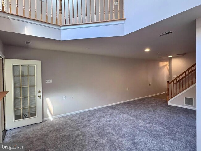 Building Photo - 3 Bailey Ln