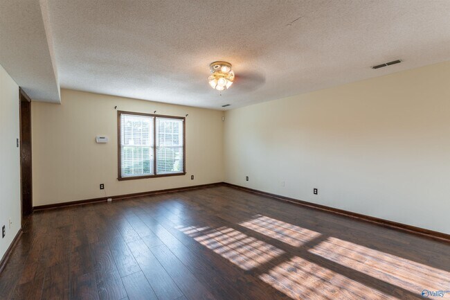 Building Photo - 2221 Westmead Dr SW