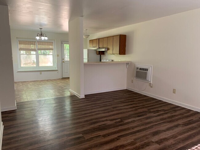 Building Photo - 1175 N Main St