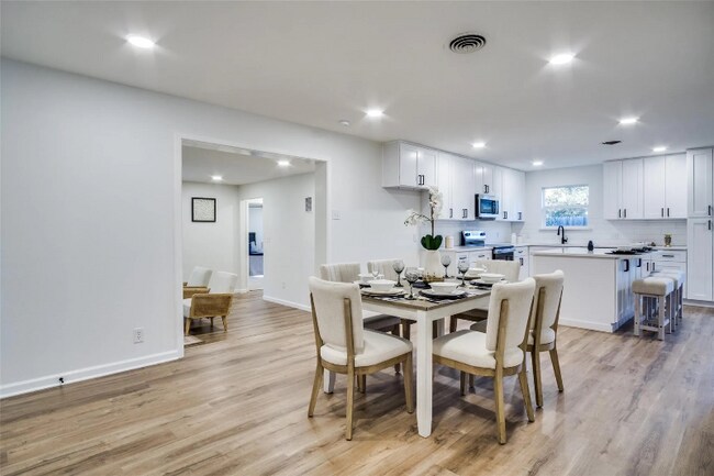 Foto del edificio - 5812 Waltham Ave