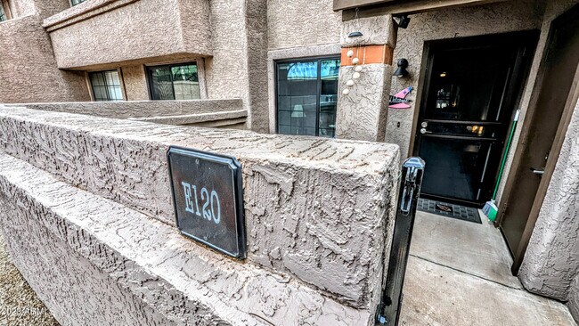 Building Photo - 925 N College Ave