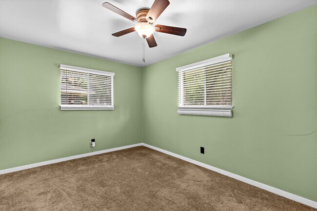 Foto del edificio - 326 S Barbara St