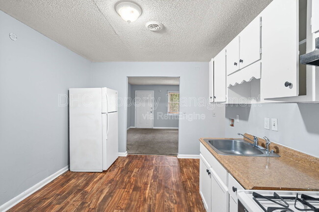 Building Photo - 6501 Raymond Dr