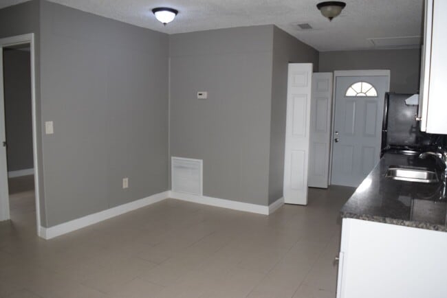 Foto del edificio - 3094 SE Clayton St