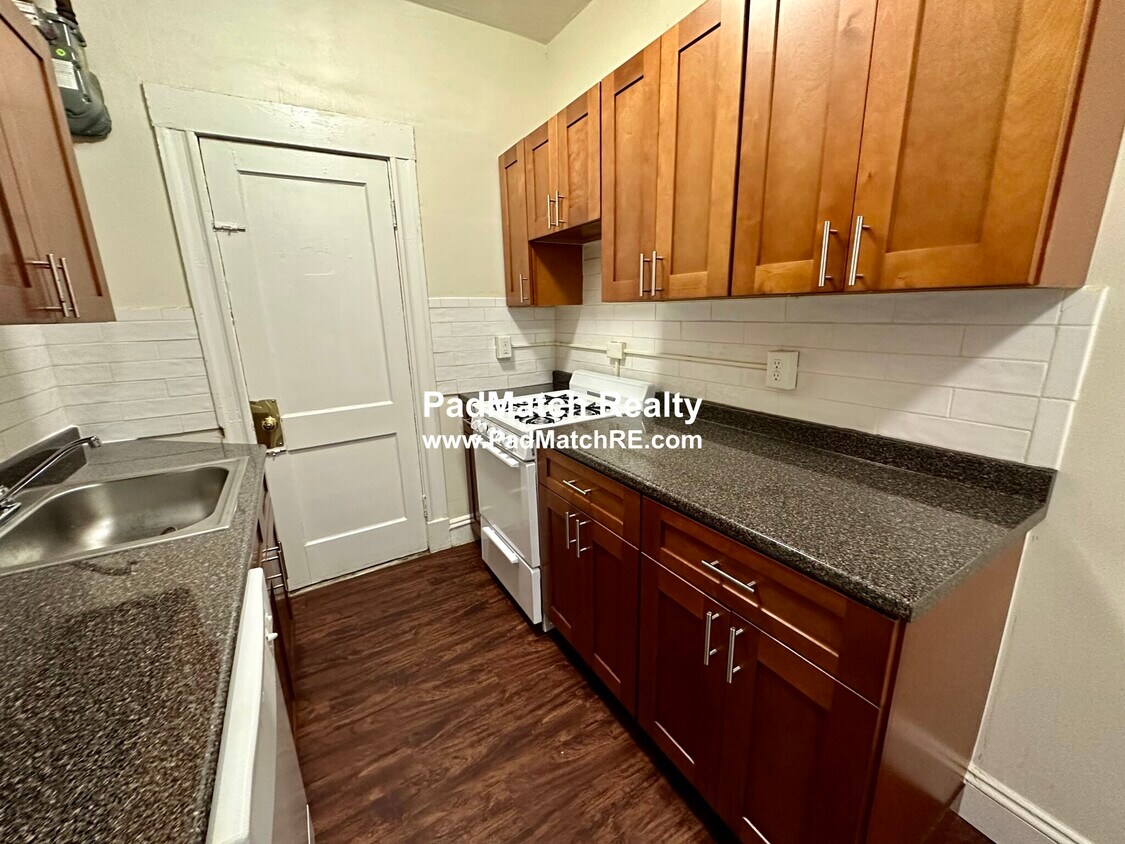 Building Photo - 1164 Boylston St