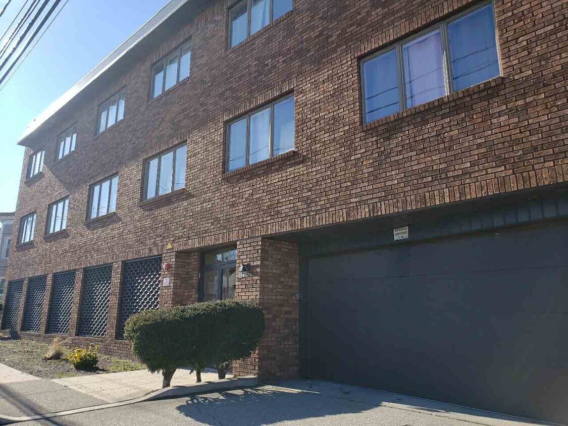 Primary Photo - 47 Bergen Blvd