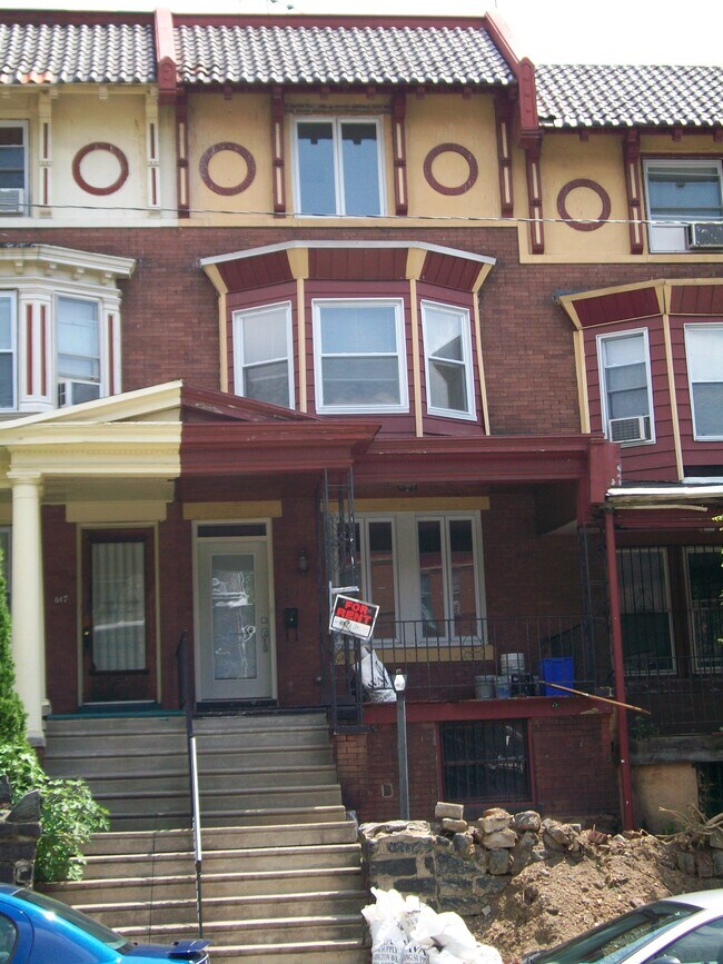 Front Porch - 619 S 42nd St