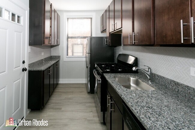 Foto del edificio - 705 W Brompton Ave