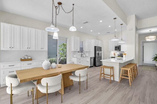 Building Photo - 2930 Rio Claro Dr S