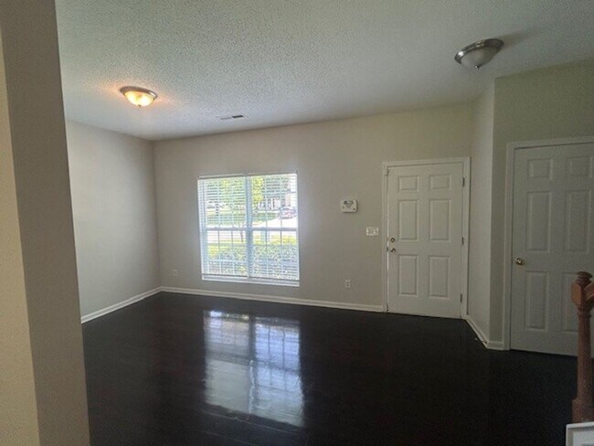 Foto del edificio - 4293 Kelso Dr