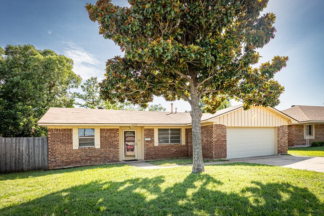 Foto del edificio - 4708 NW Cheryl Blvd