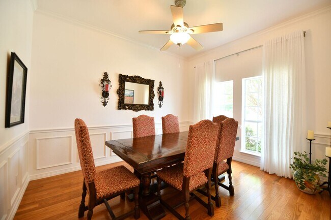 Foto del edificio - 2505 Spring Hill Ln