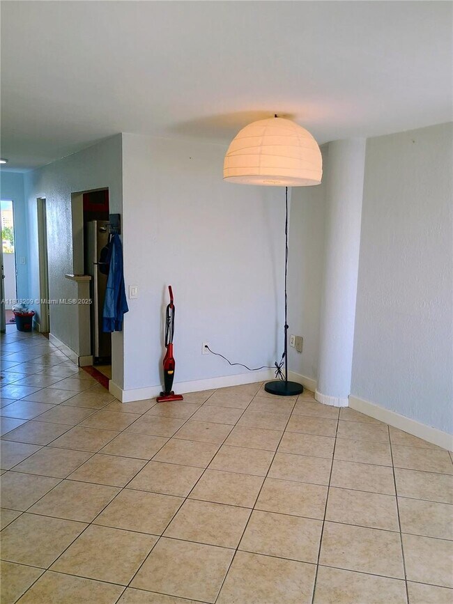 Foto del edificio - 7904 West Dr
