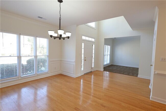 Foto del edificio - 1056 Oak Hollow Ct