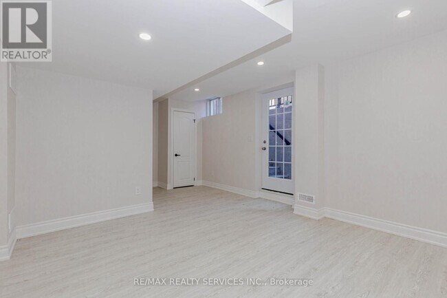 Building Photo - 50 Amboise Crescent