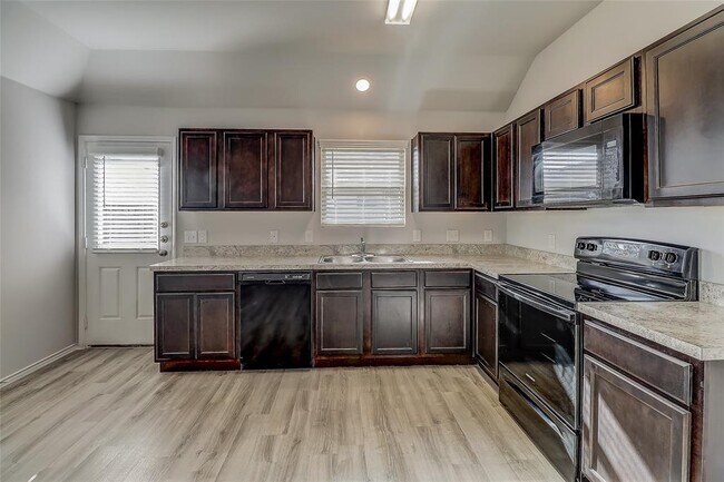 Building Photo - 2205 Onyx Ln