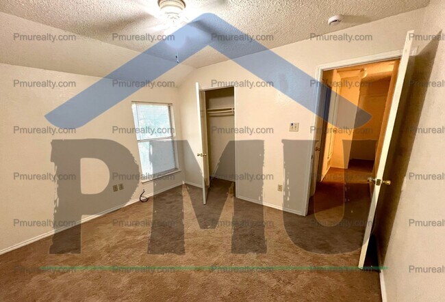 Foto del edificio - AVAILABLE NOW!!! Great Area!!  Off Pleasan...