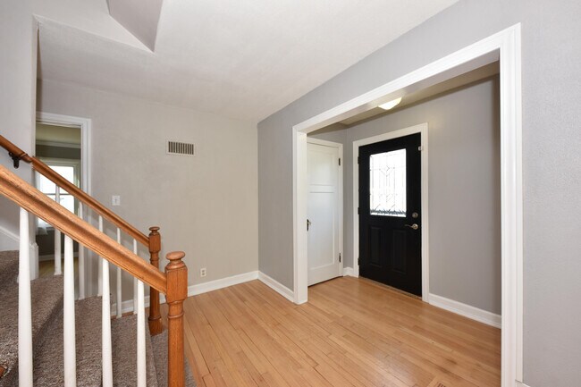 Foto del edificio - 309 W Washington St