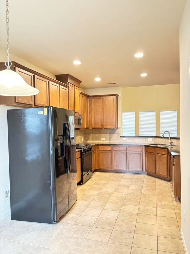 Building Photo - 14246 Dos Palos Dr