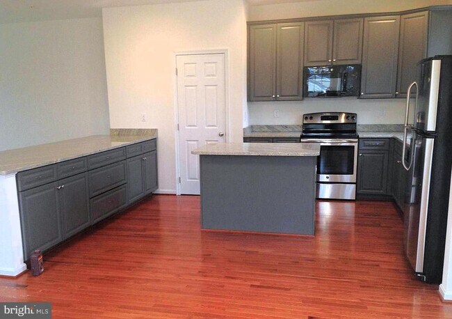 Building Photo - 3639 Glouster Dr