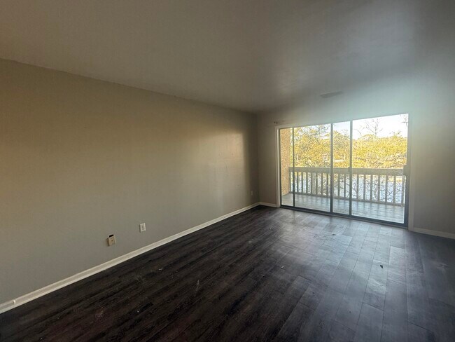 Foto del edificio - 300 Yacht Club Dr