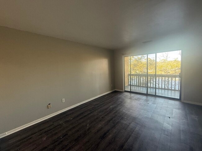 Building Photo - 300 Yacht Club Dr