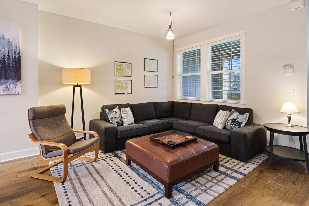 Foto principal - 951 SW Chamberlain St