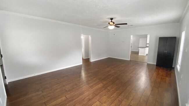 Foto del edificio - 1006 Cedar St