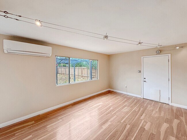 Foto del edificio - Beautiful 2BD/1BA Home in Clairemont W/ W/...