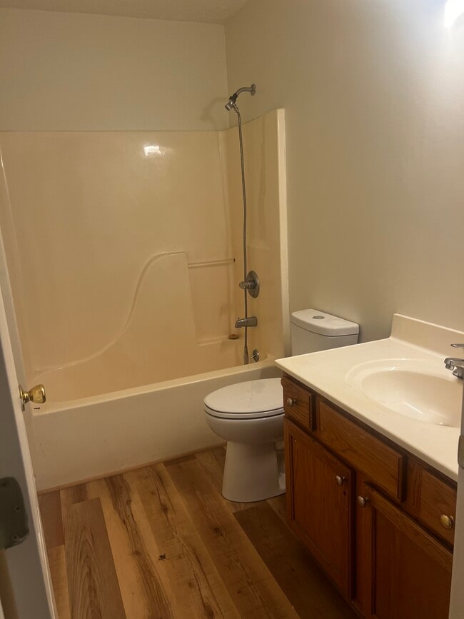 Building Photo - 914 Jerry St