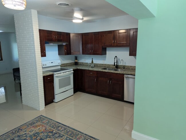 Kitchen - 2220 NE 37th St