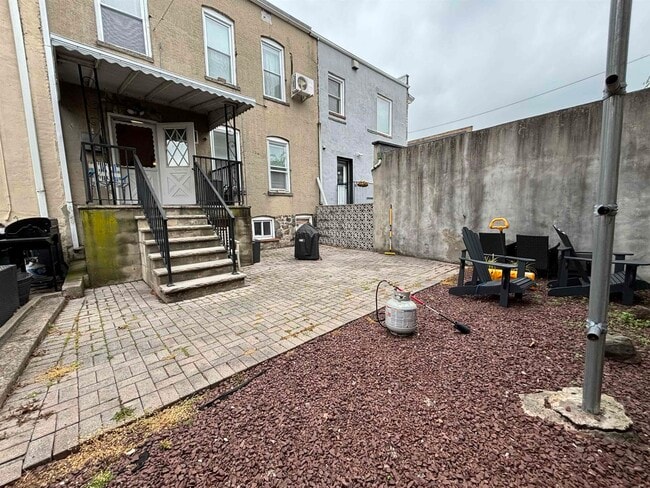 Building Photo - 448 Gregory Ave