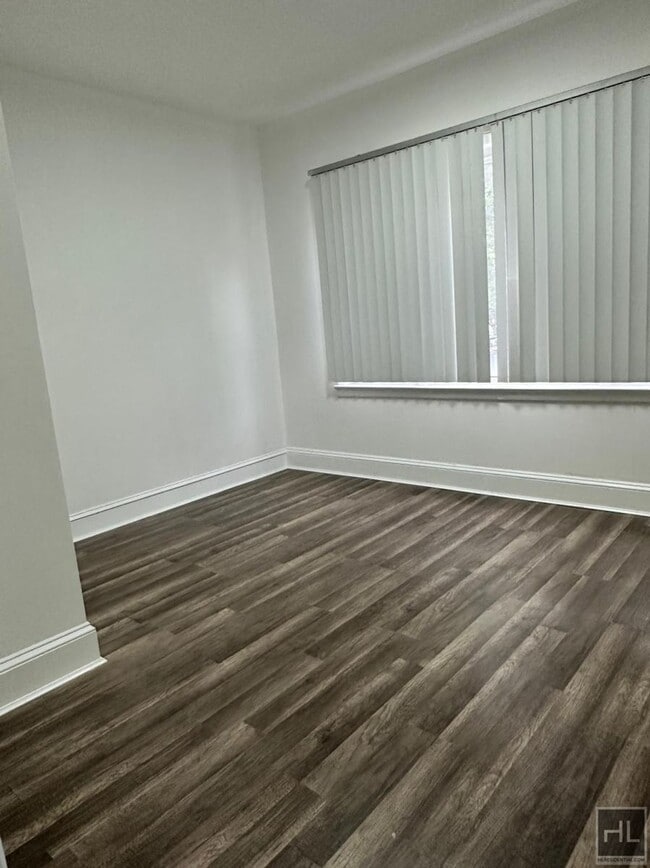 Foto del edificio - 4 Bedroom on MAPLE PARKWAY