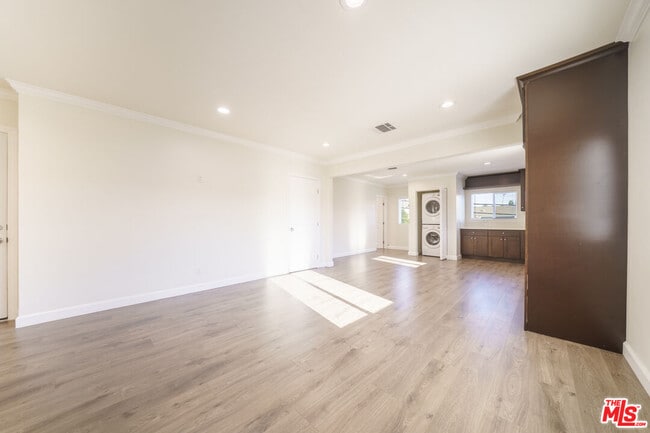 Foto del edificio - 136 N Rampart Blvd