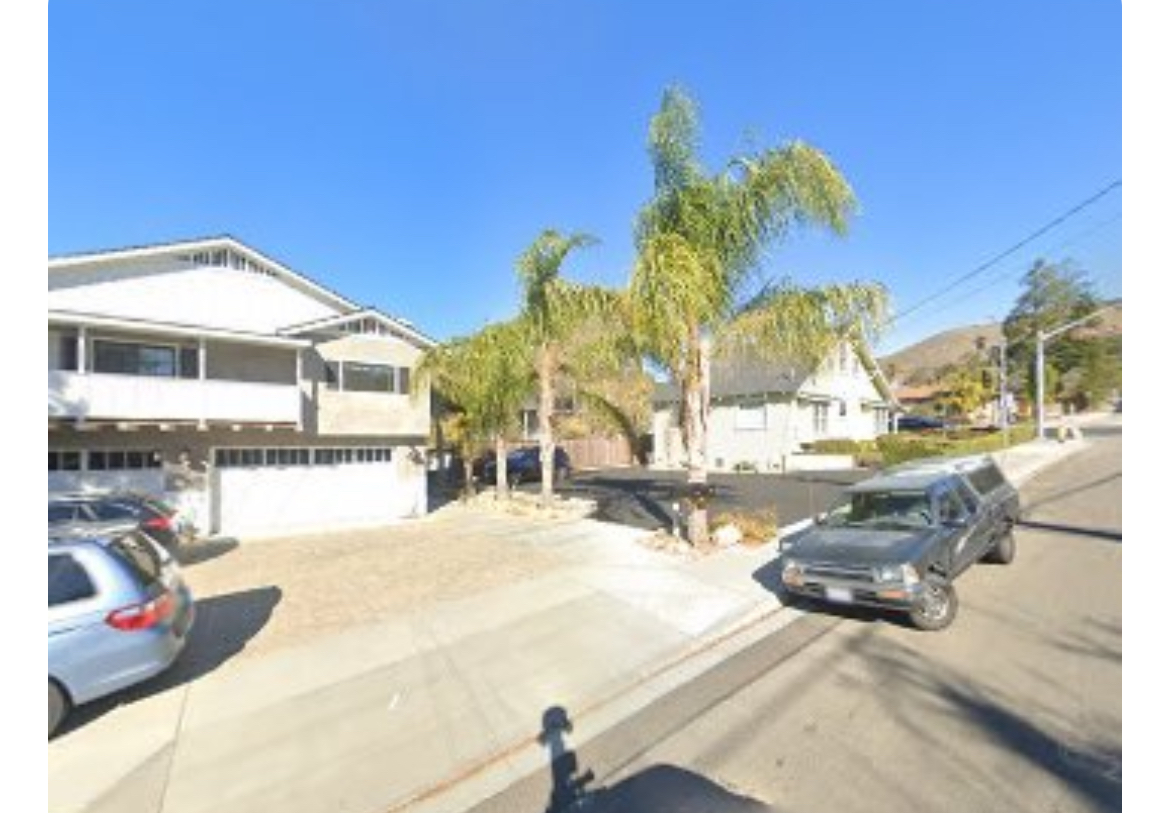 The house is on a flag lot. - 1336 Ella St