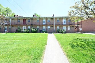 Building Photo - 26 Sunnyslope Dr