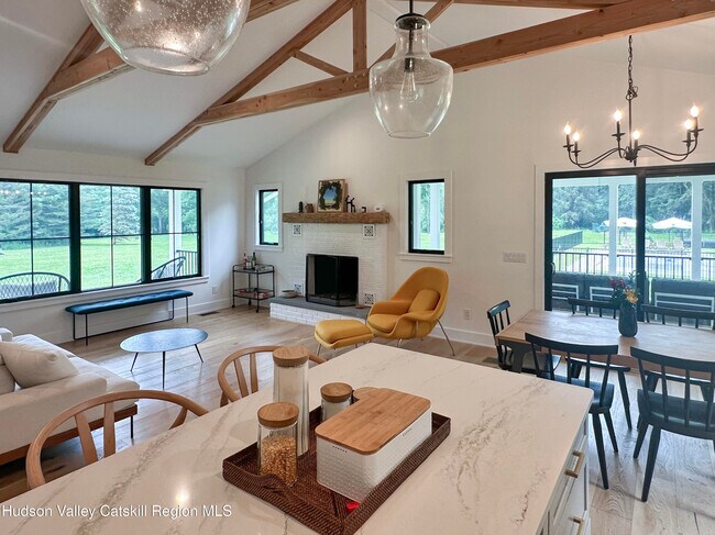 Foto del edificio - 441 Oak Summit Rd