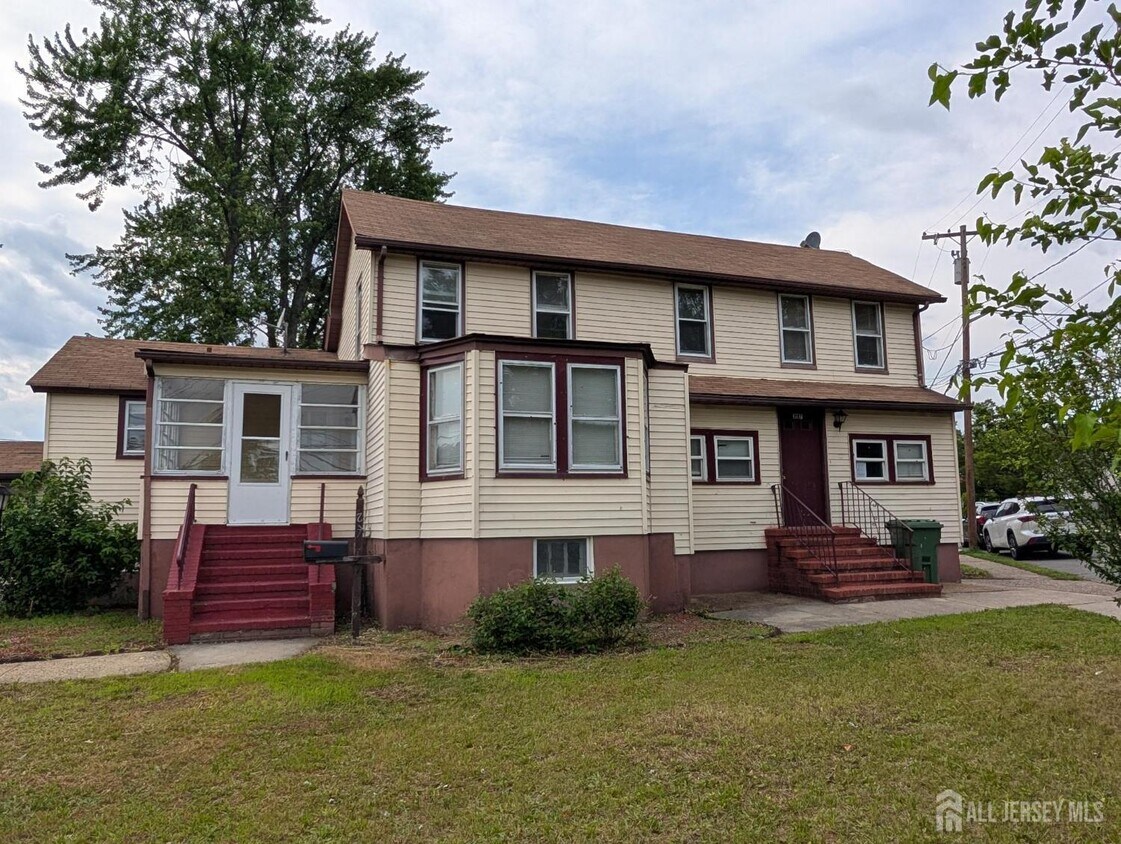 Primary Photo - 217 MacArthur Ave