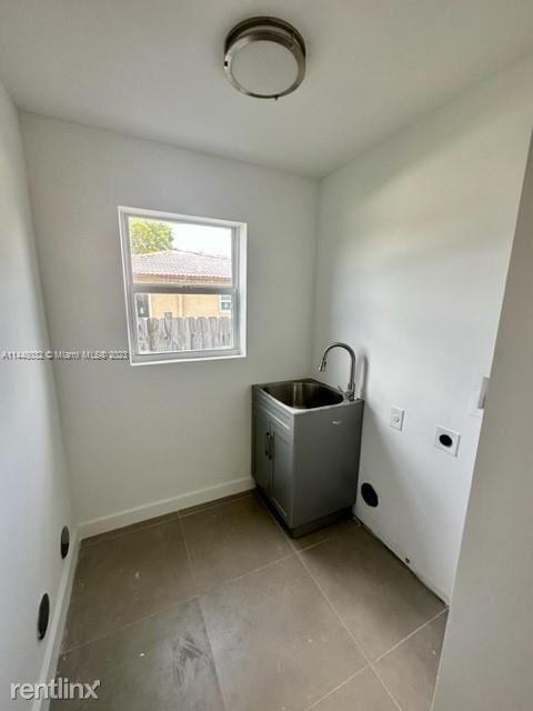 Building Photo - 4 br, 2.5 bath House - 10521 SW 180th St # 1